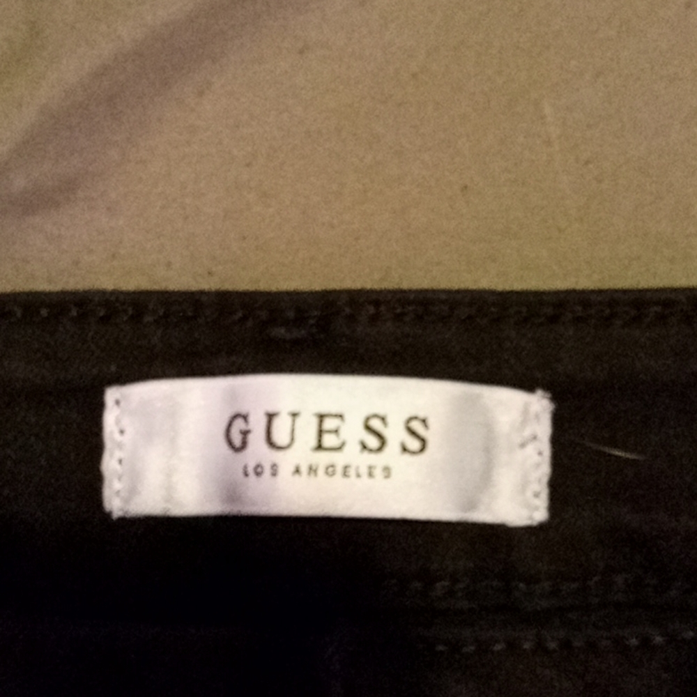 Guess destroyed shorts